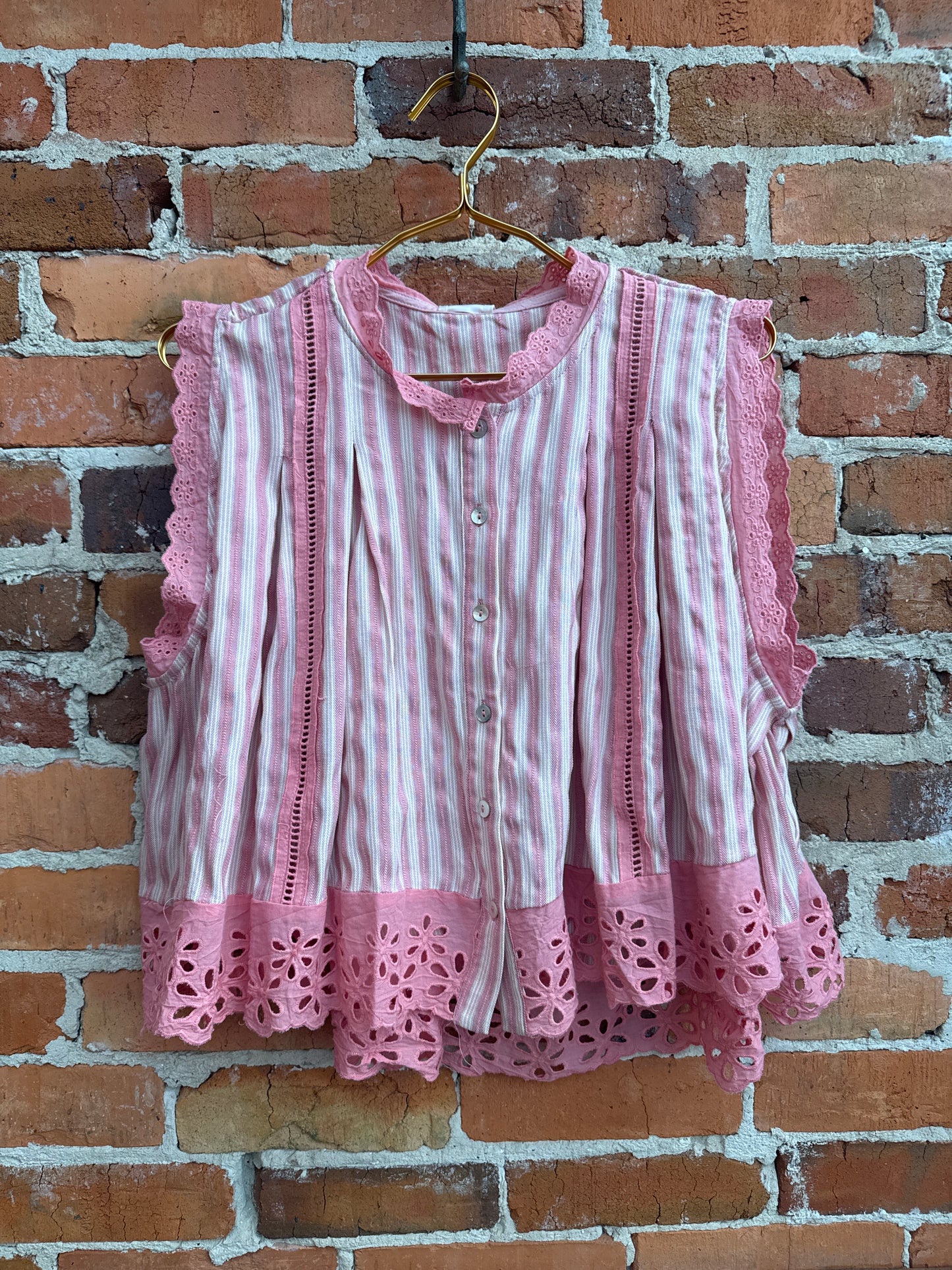 Pleated Meadow – Sleeveless Blouse