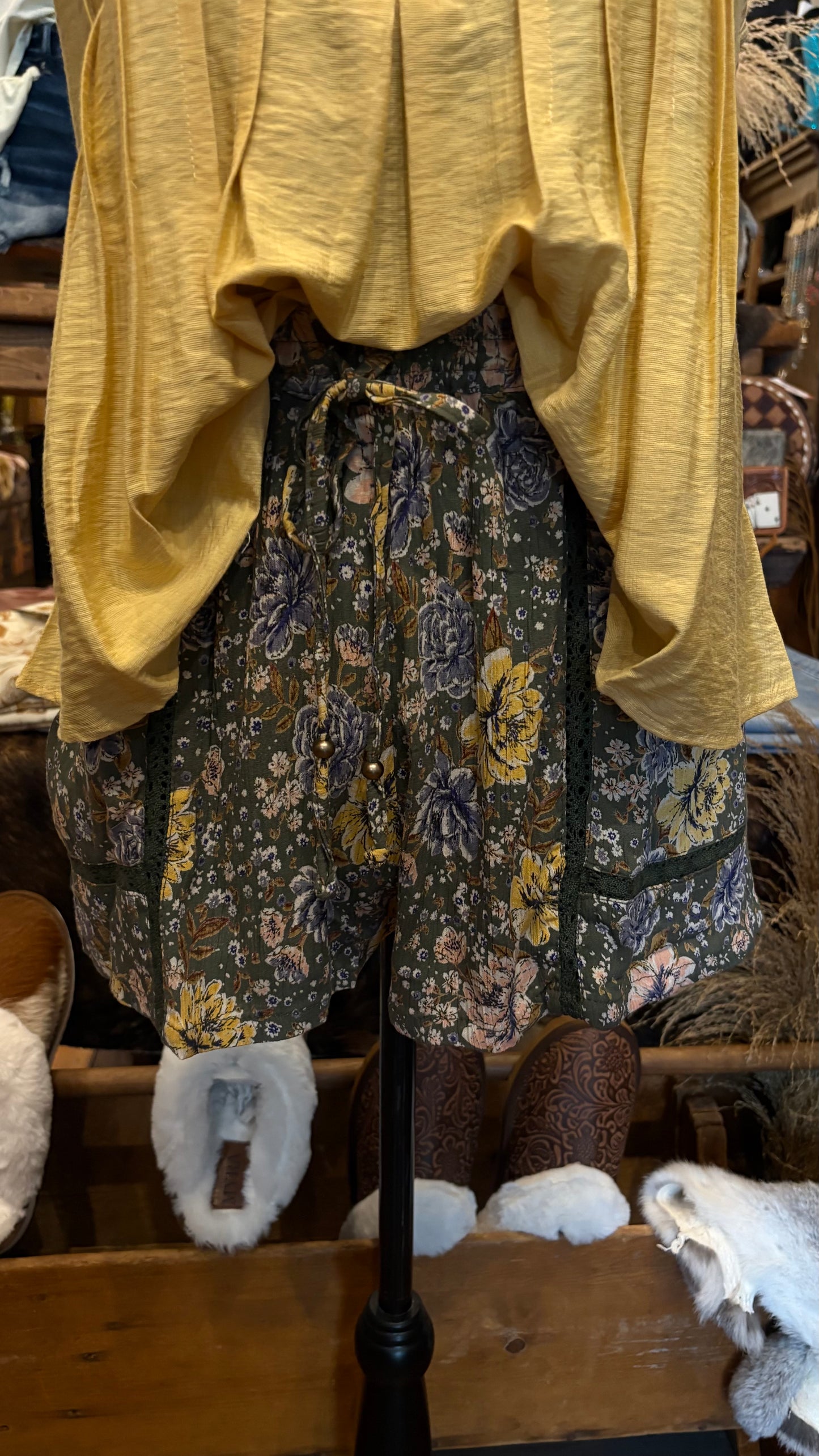 Olive Tuscany – Flowy Shorts