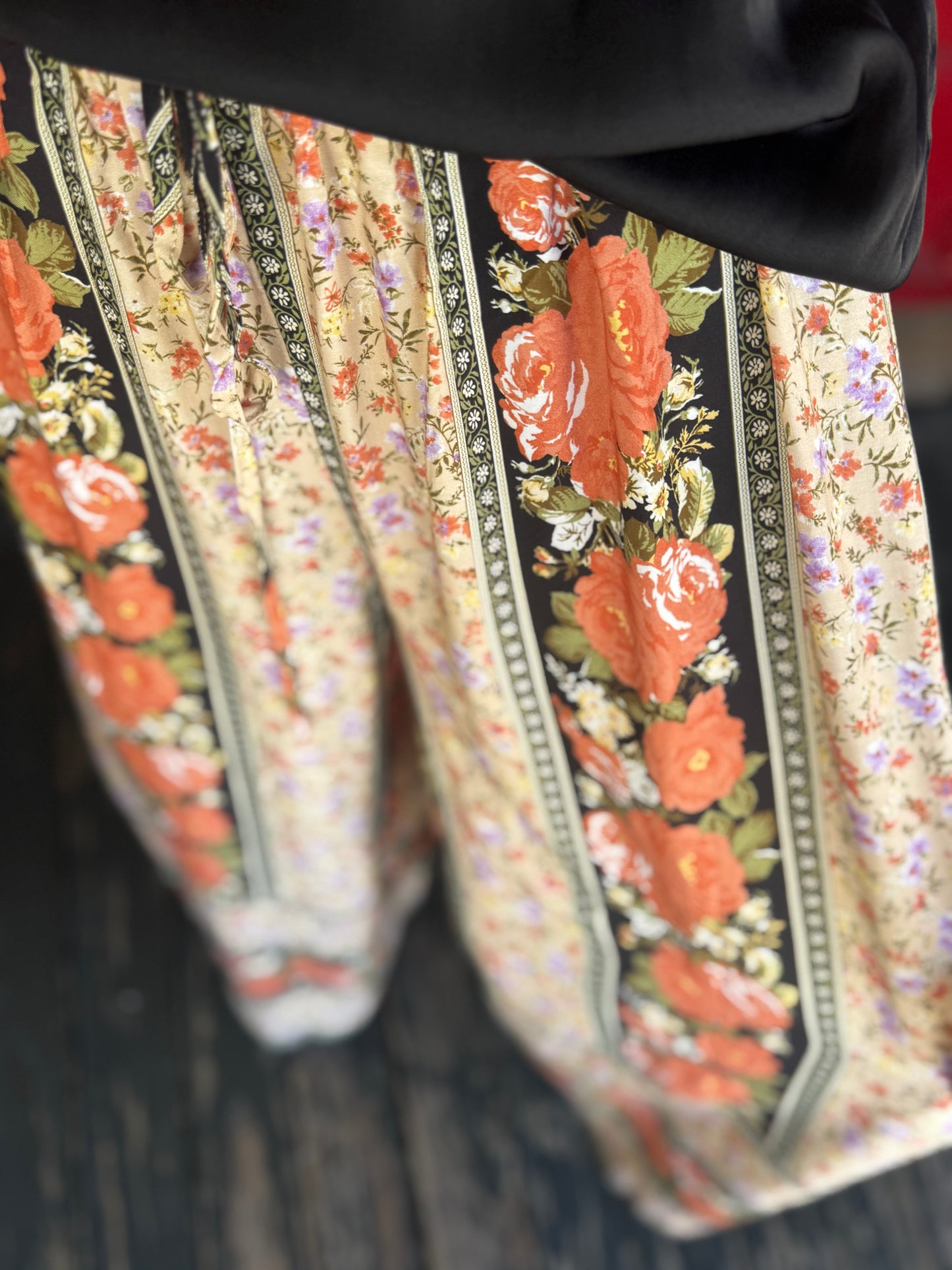Midnight Garden β Black Cropped Wide Leg Pants