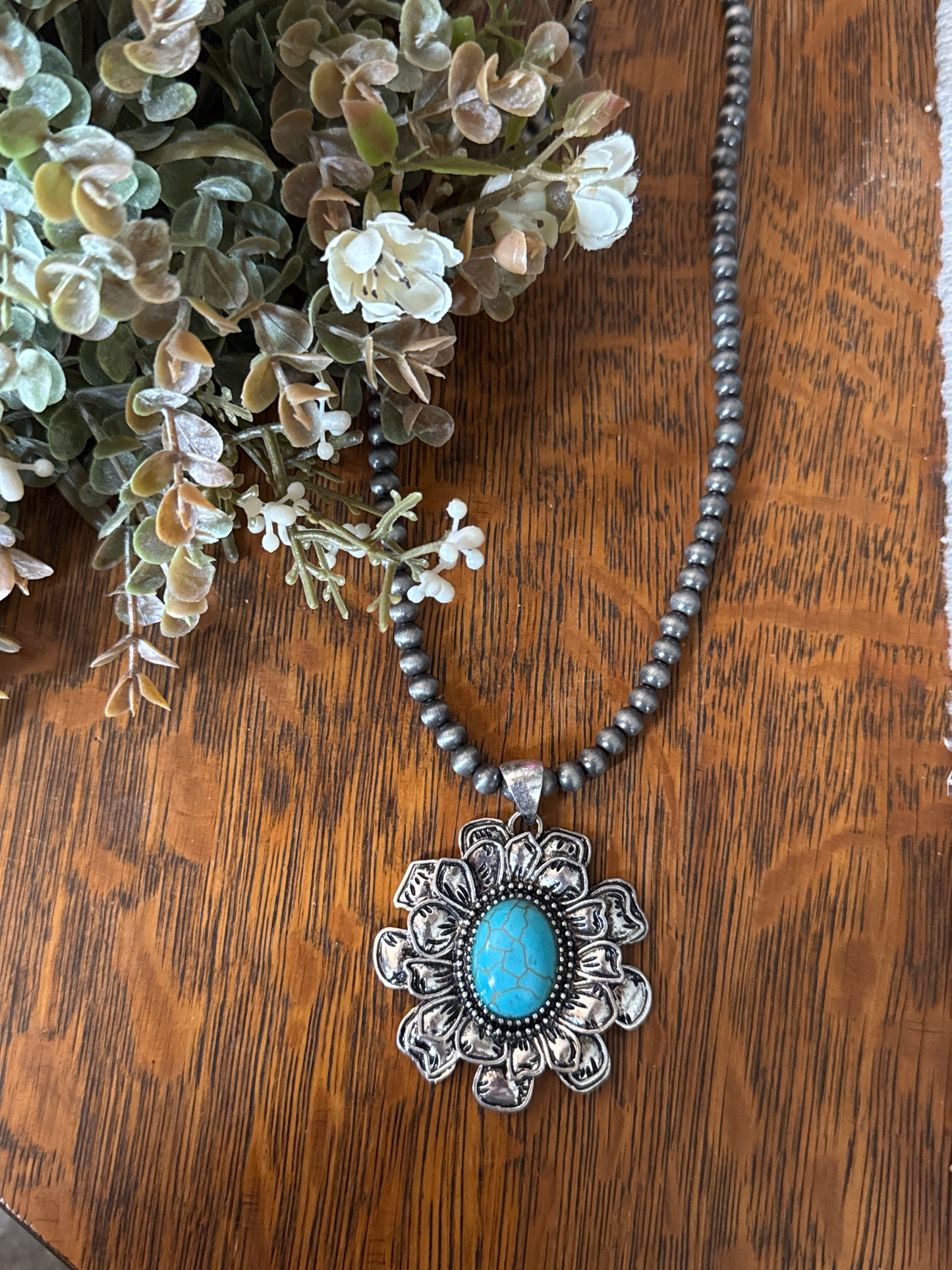 Flora Concho - Pearl Necklace