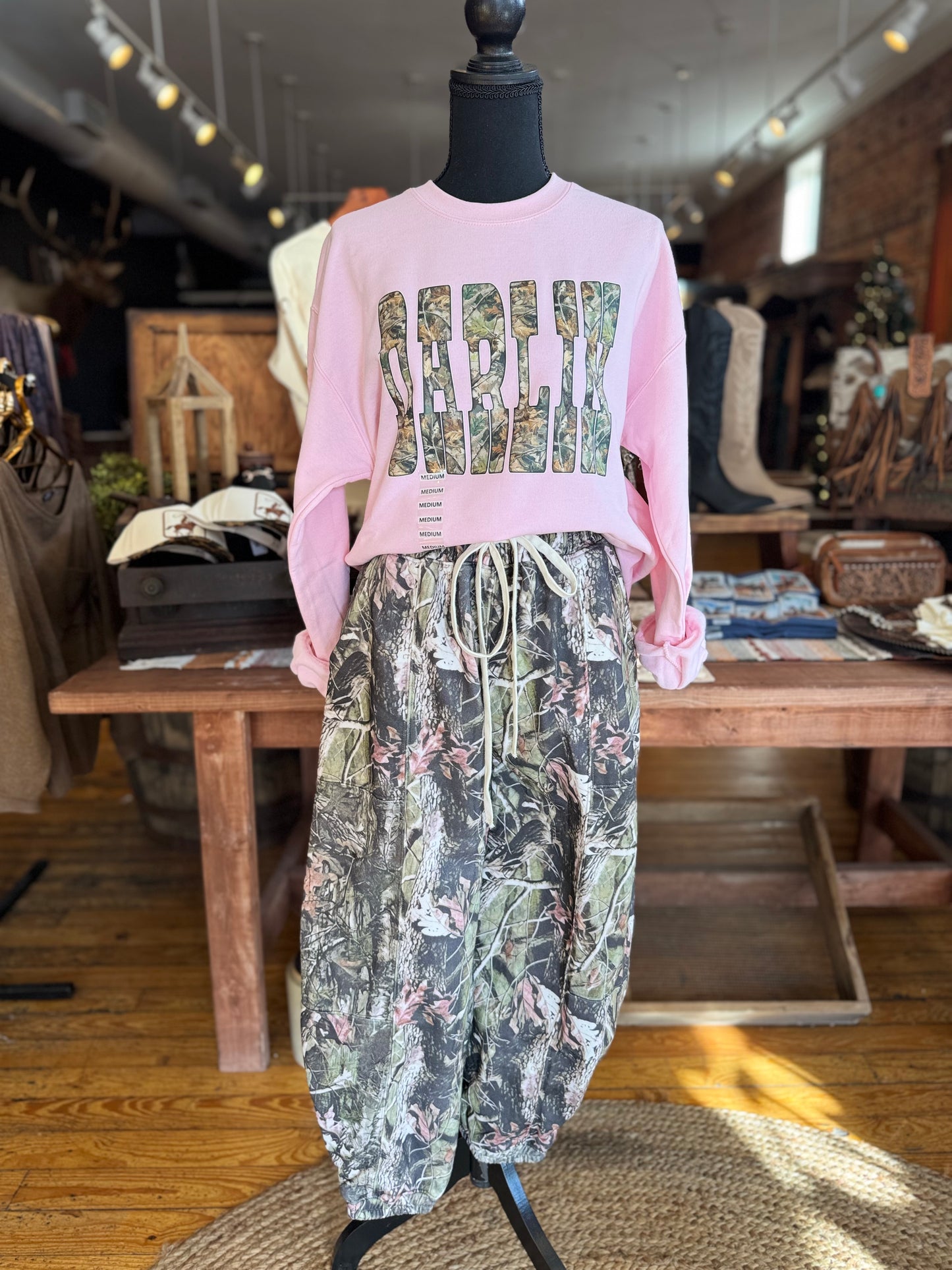 Darlin' Camo - Light Pink Sweatshirt