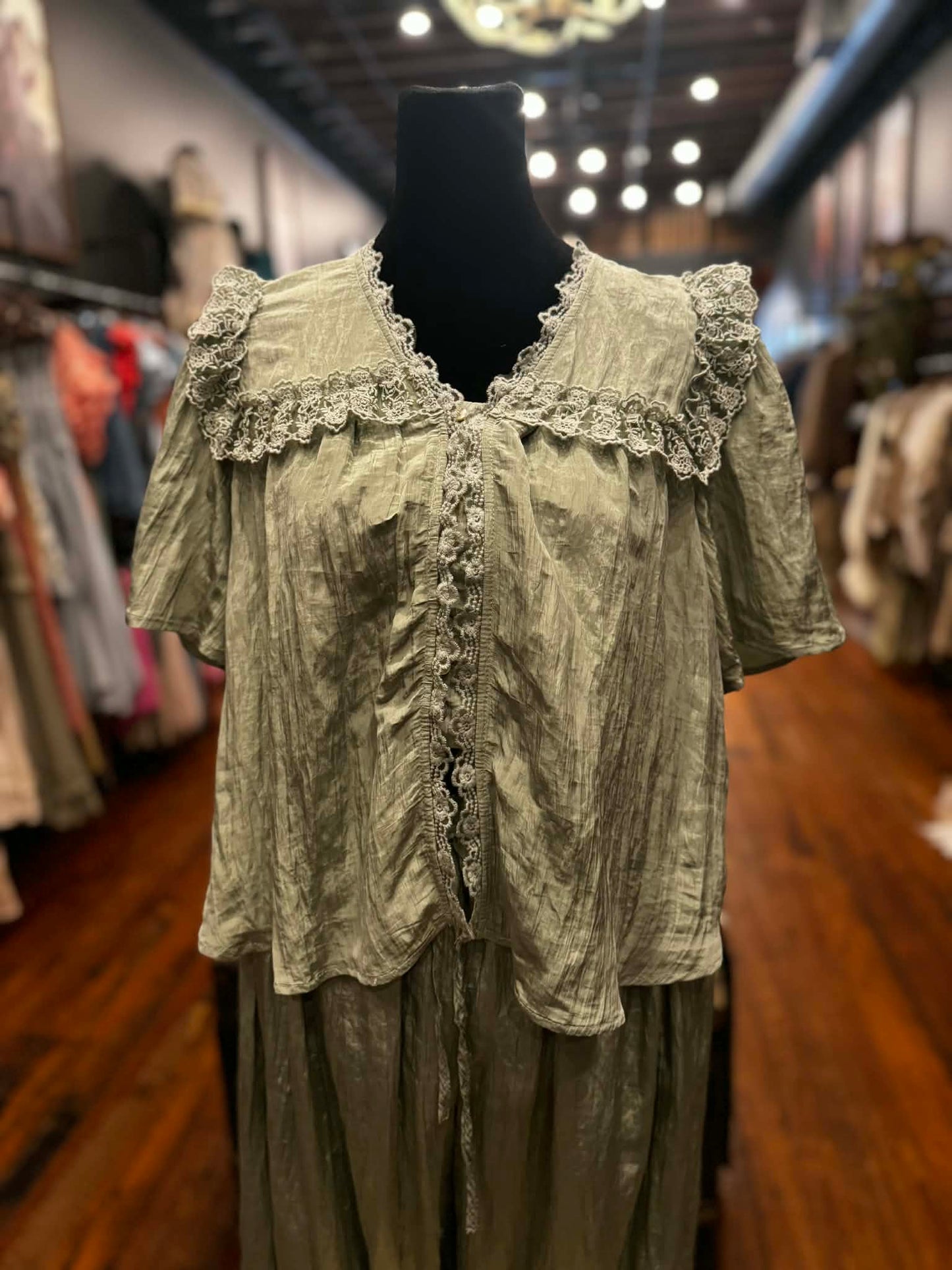 Sagebrush Garden β Lace Detail Blouse