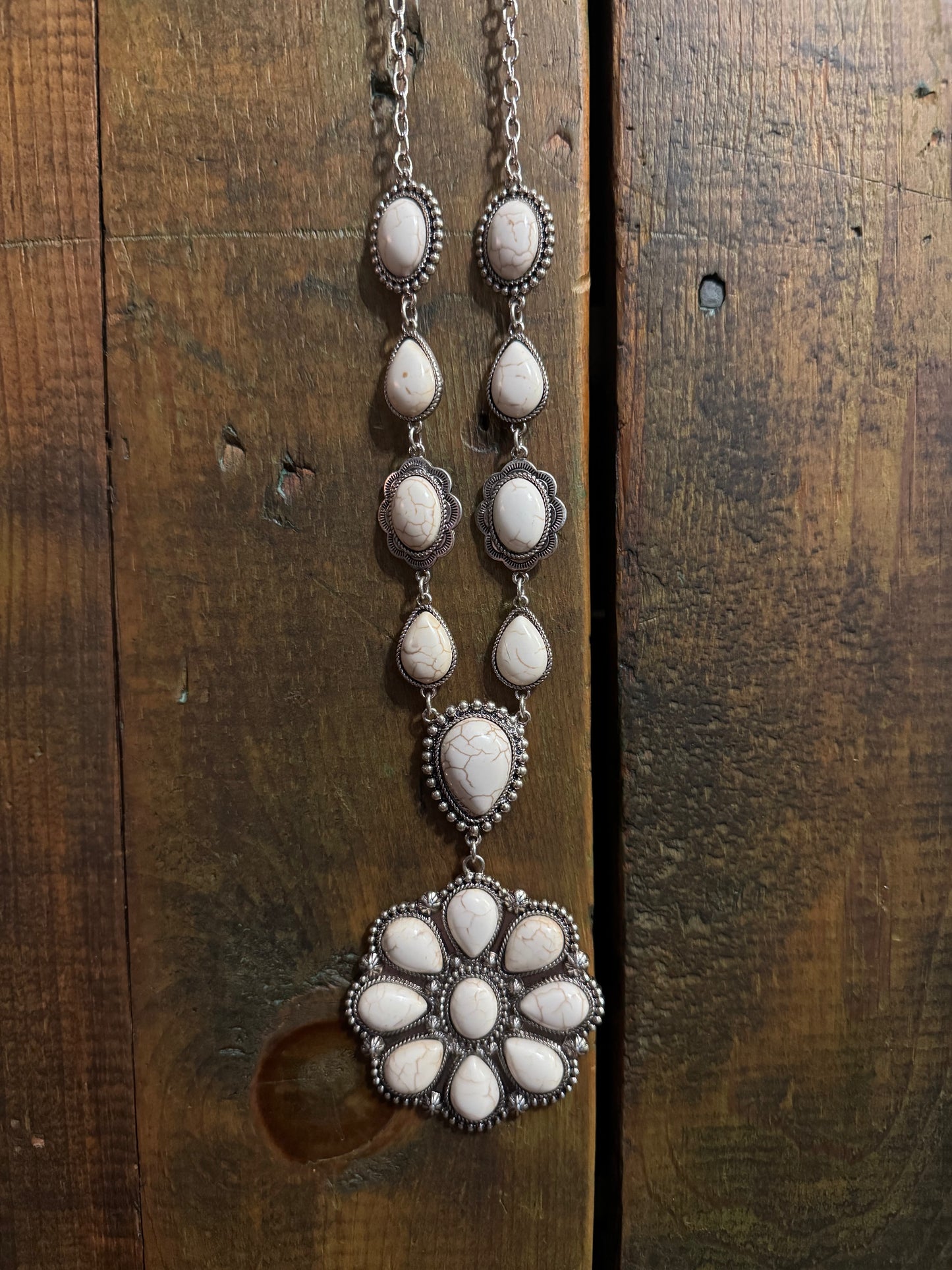 Flour White - Concho Necklace