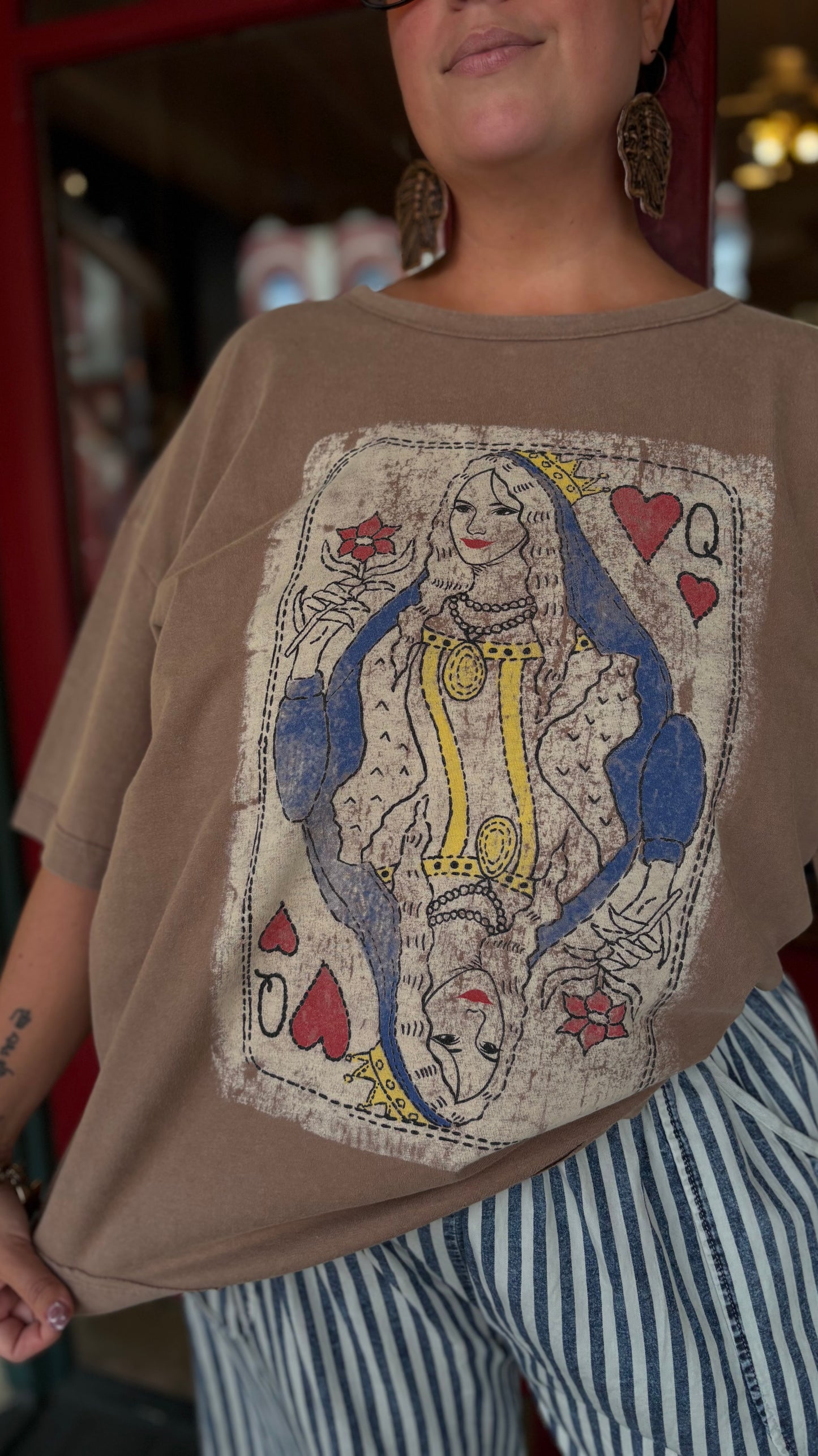 Queen Wild Card – Mocha Graphic Tee