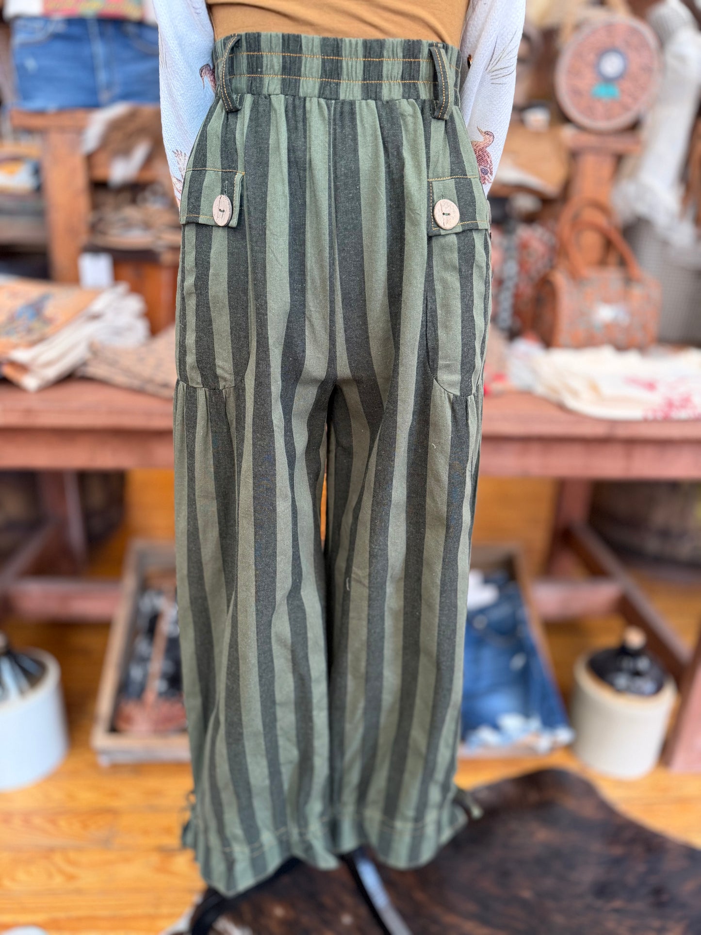Vintage Bandit – Olive Wide Leg Pants