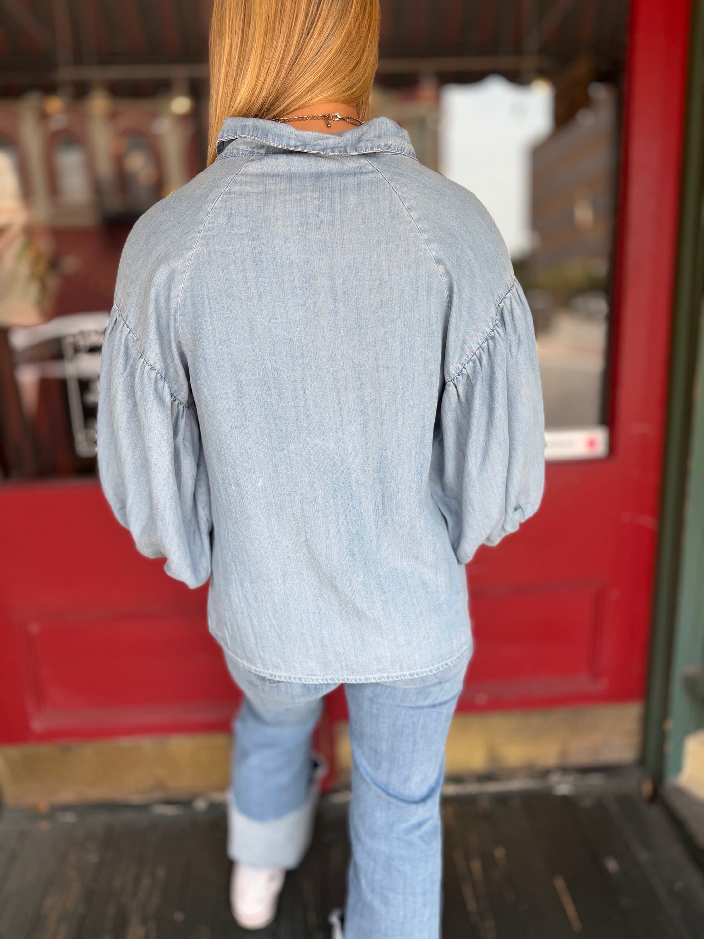 The Jolene – Pearl Snap Chambray Top