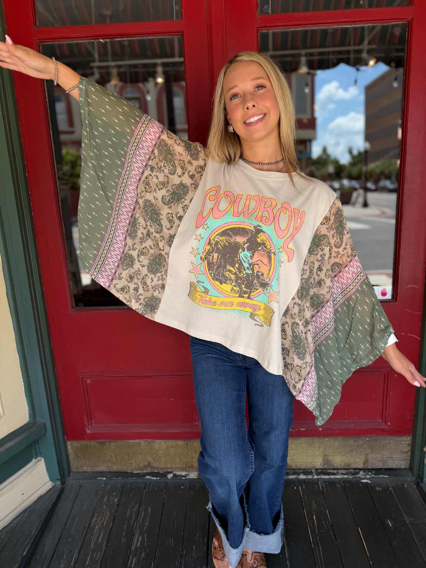 Cowboy's Calling – Antique White/Green Batwing Top