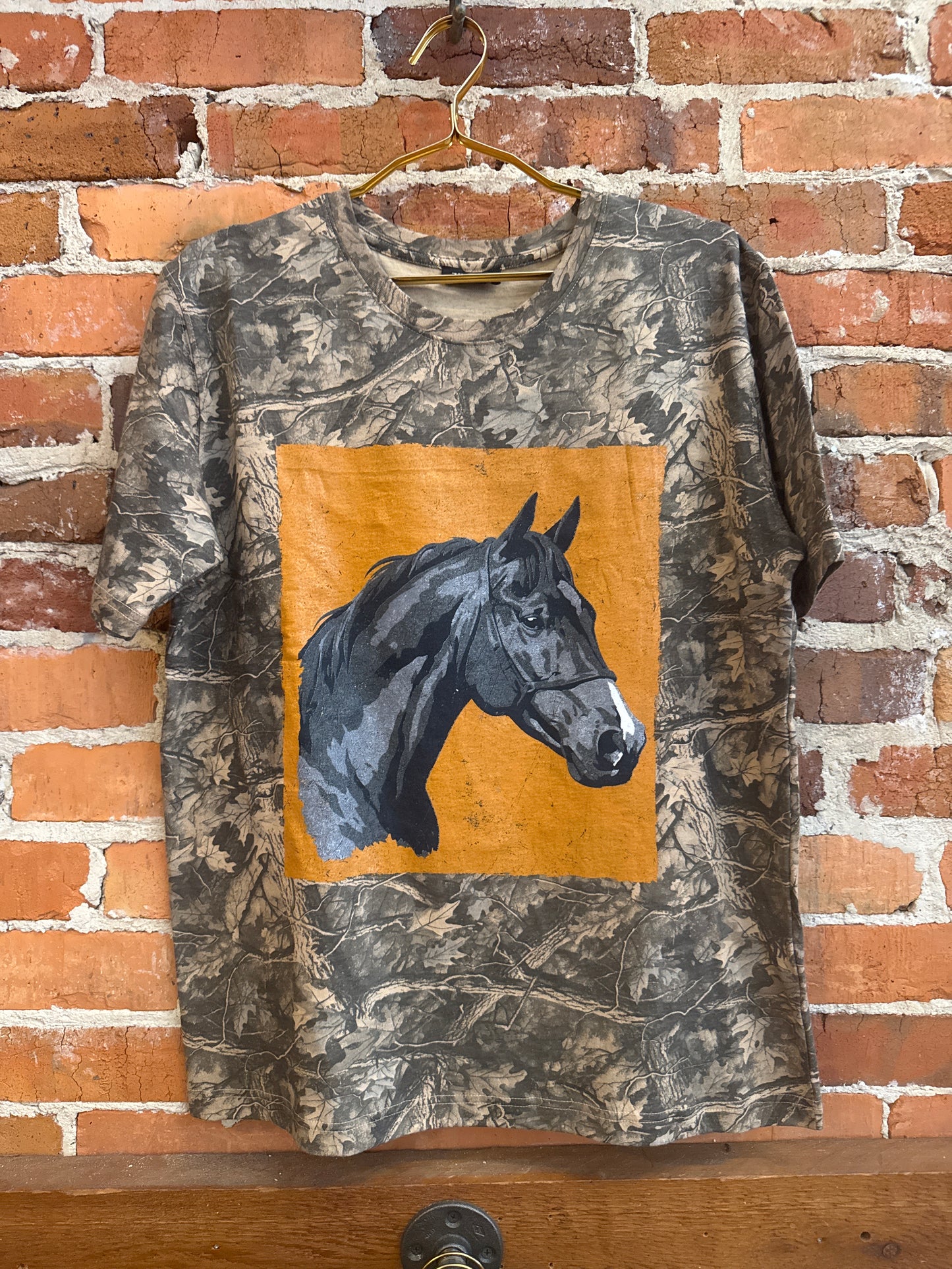 Vintage Horse Artwork – Real Tree Tee
