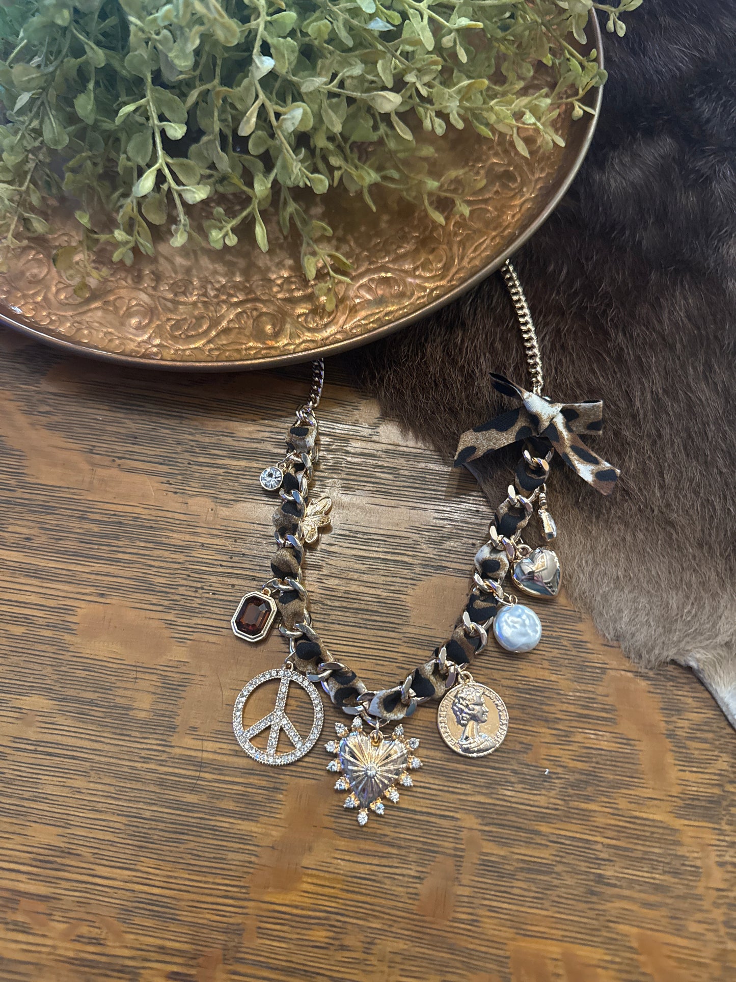 Peace Charm Cheetah - Necklace