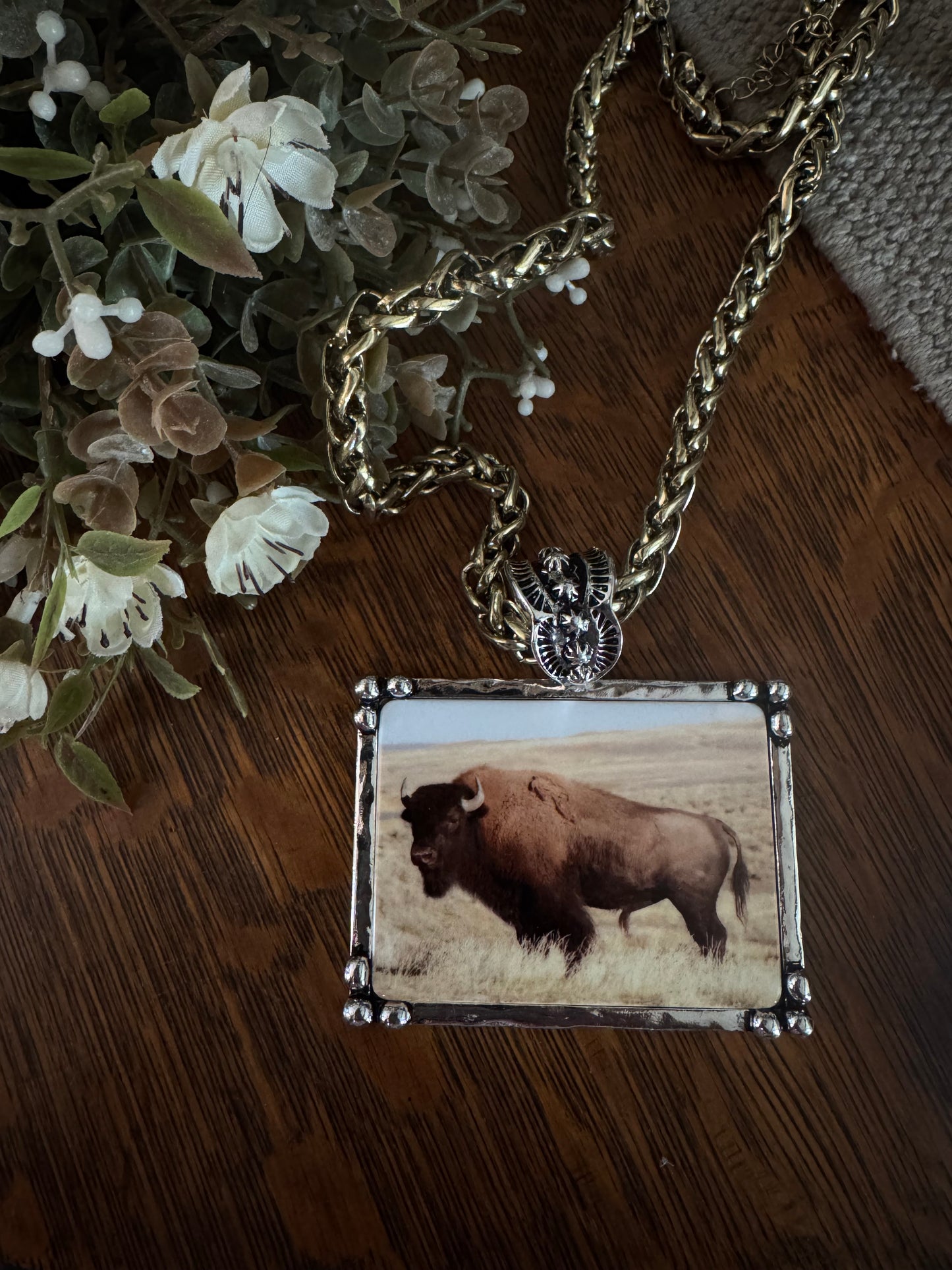 Vintage Buffalo Plains Frame - Necklace
