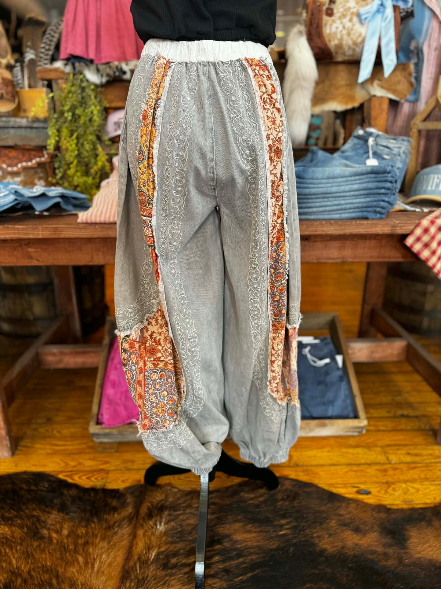 Smoke & Petal – Jogger Pants