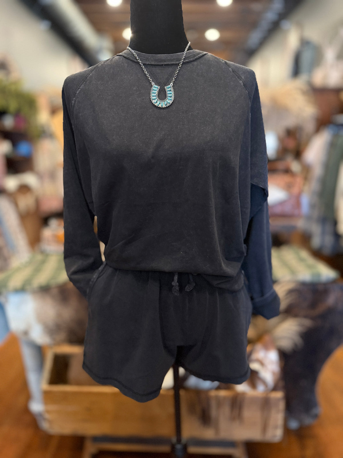 Cozy Days – Black L/S Mineral Wash Set