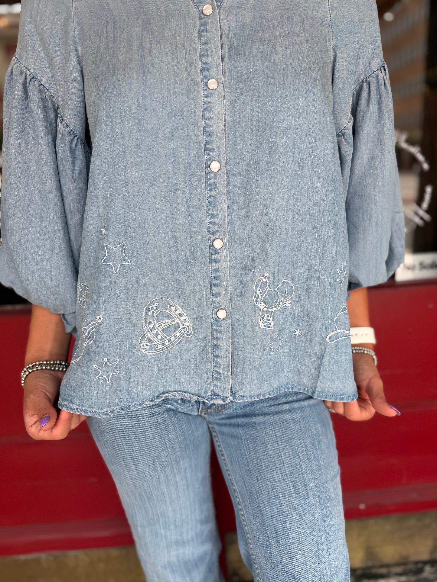 The Jolene – Pearl Snap Chambray Top