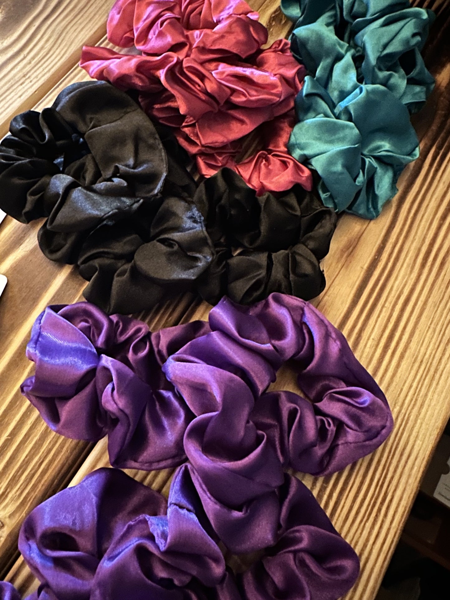 Basic Girl - Silk Scrunchie