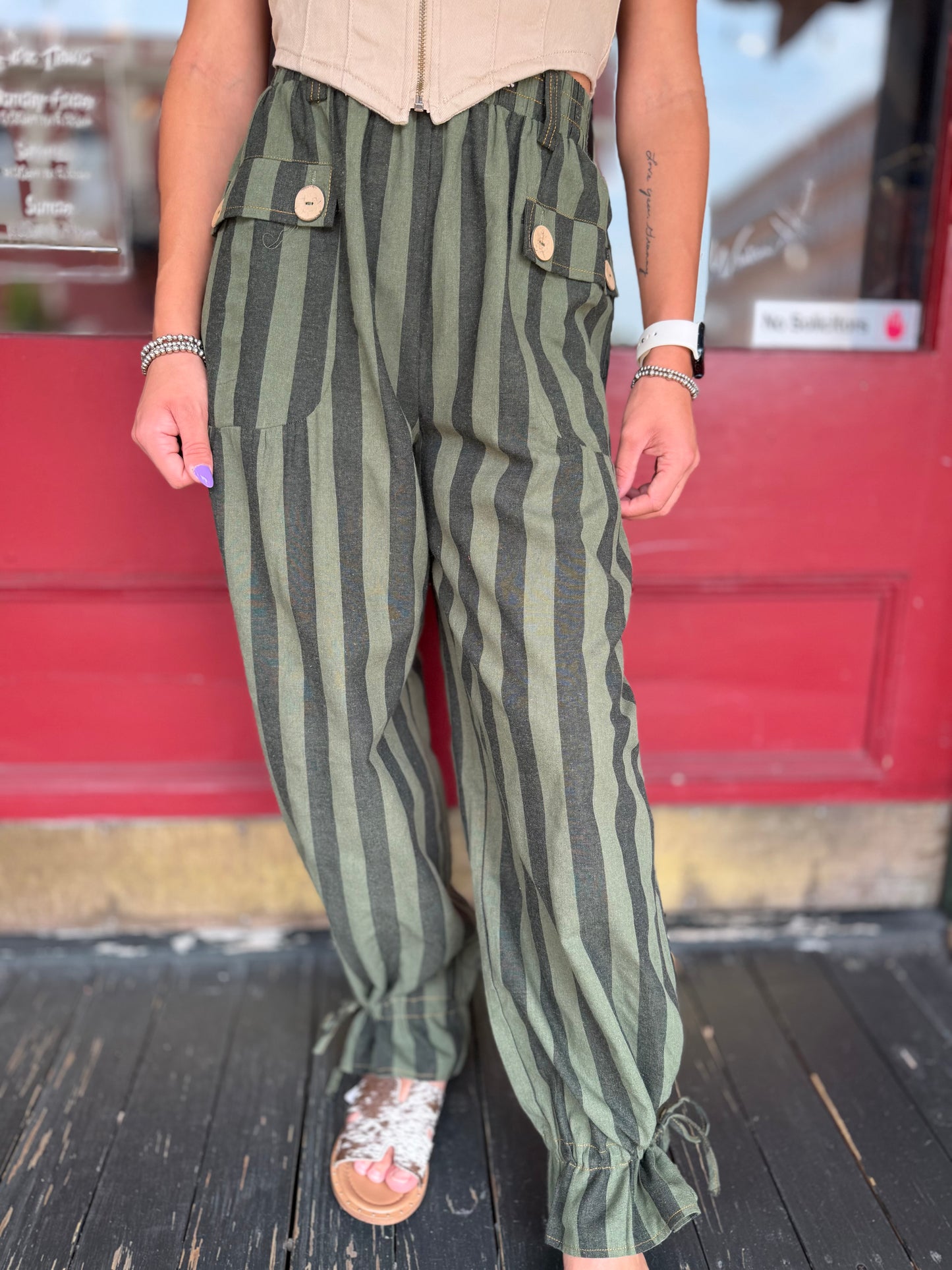 Vintage Bandit – Olive Wide Leg Pants