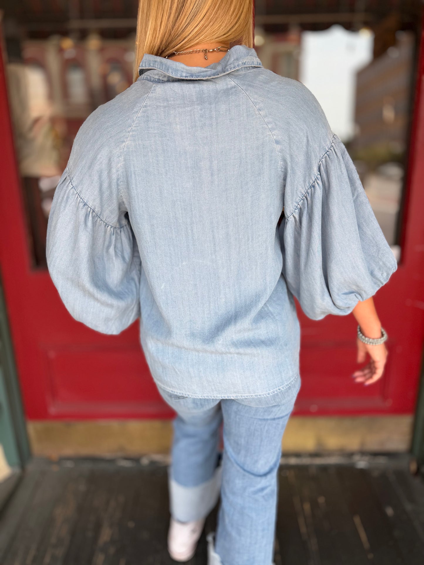 The Jolene – Pearl Snap Chambray Top