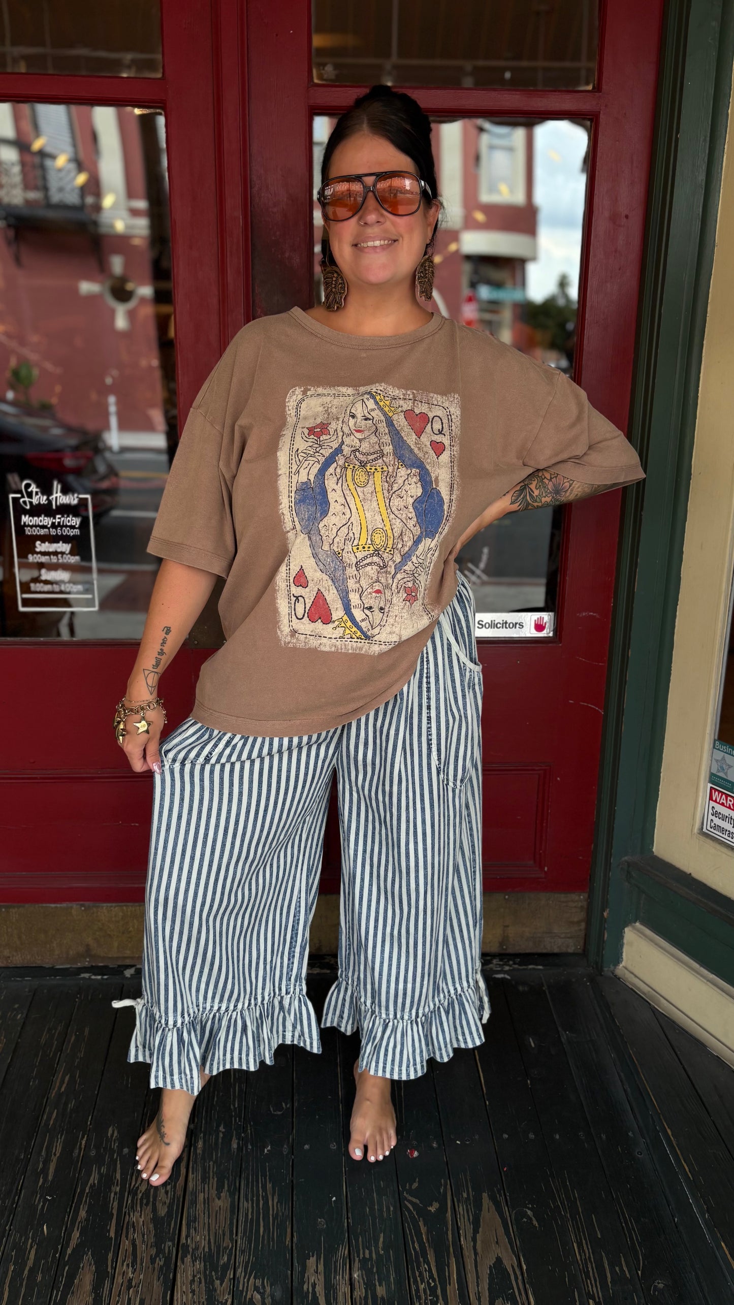 Queen Wild Card – Mocha Graphic Tee