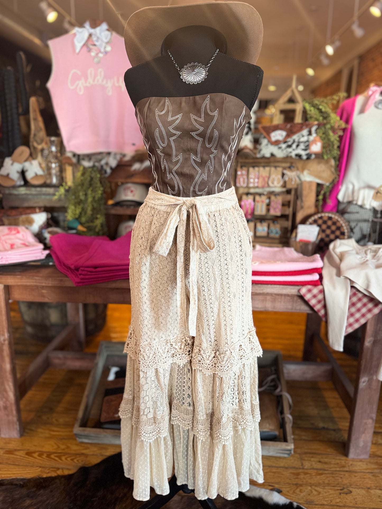 Whispering Dunes – Wide-Leg Lace Pant