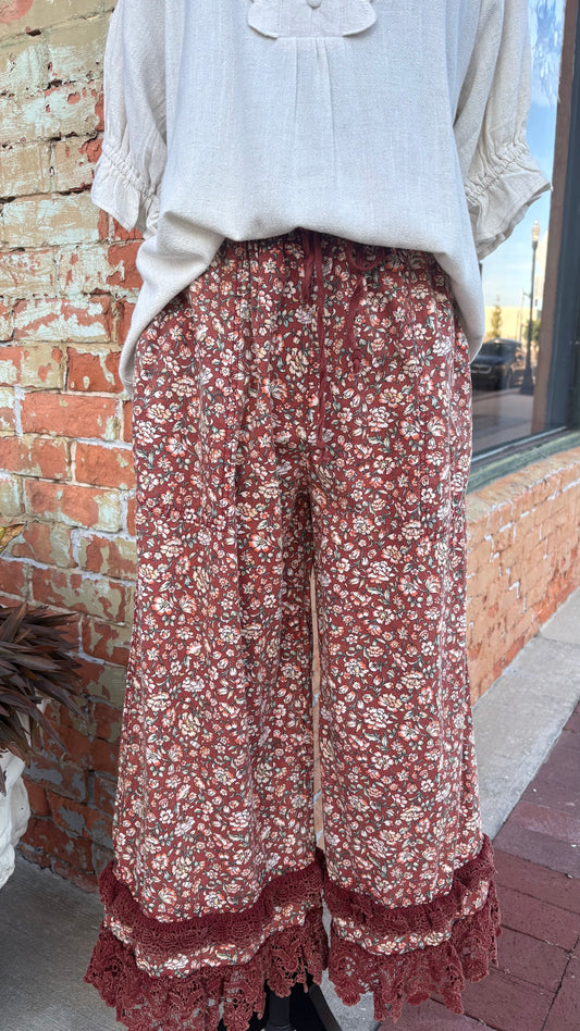 Crimson Meadows – Lace Crop Pant