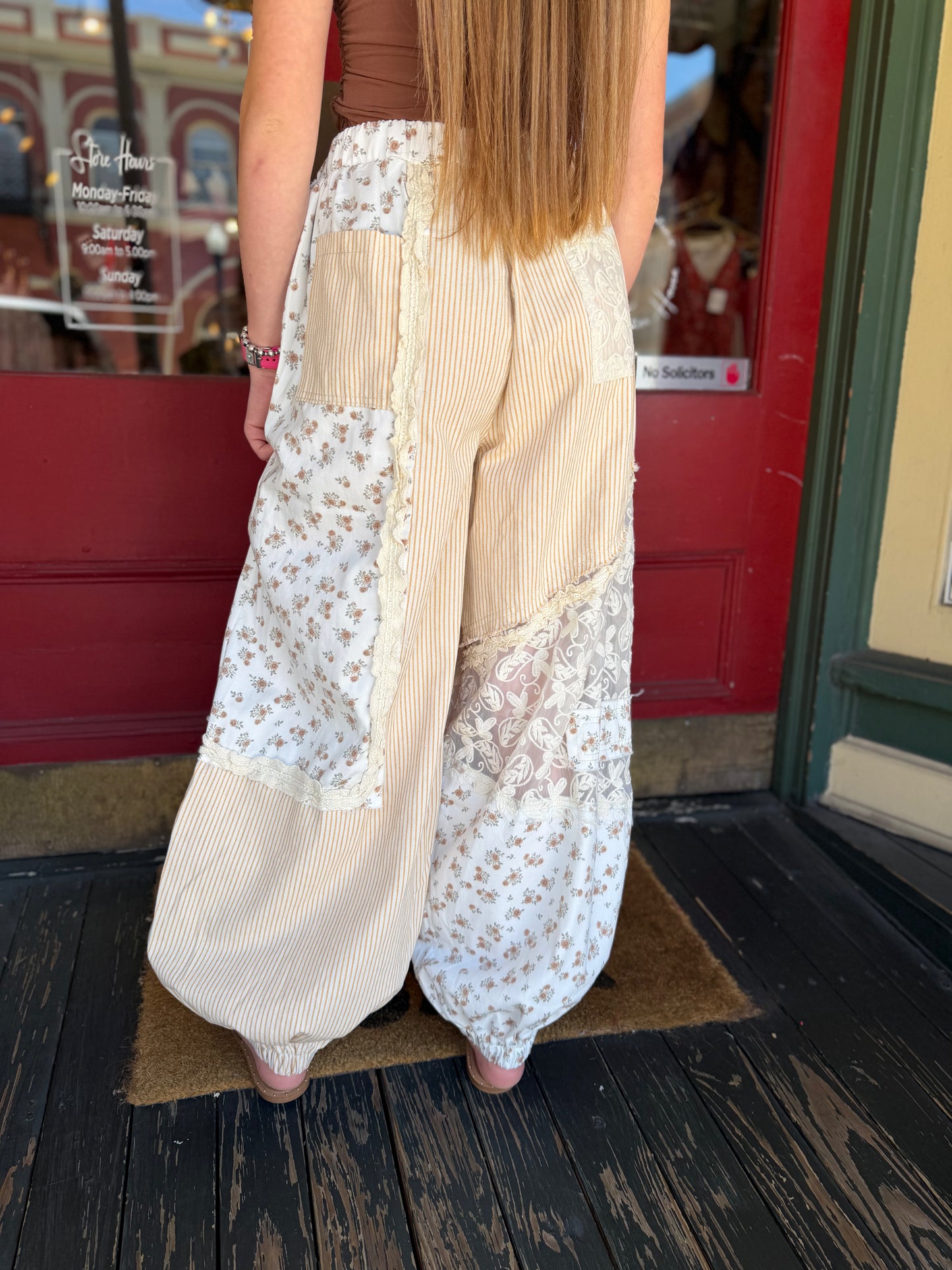 Sunwoven Stripe – White Jogger Pants