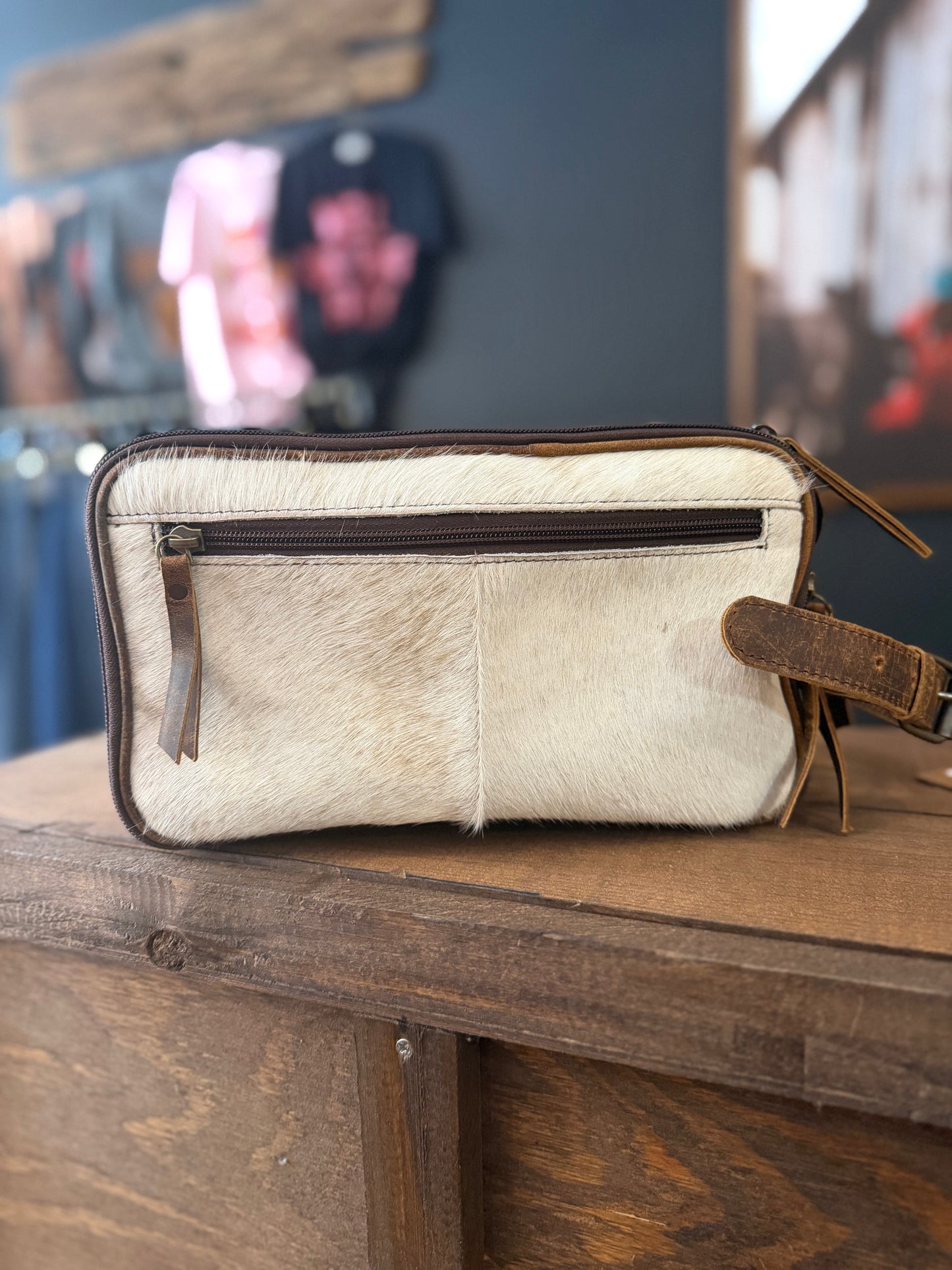 Cowhide Trail – Leather Toiletry Bag