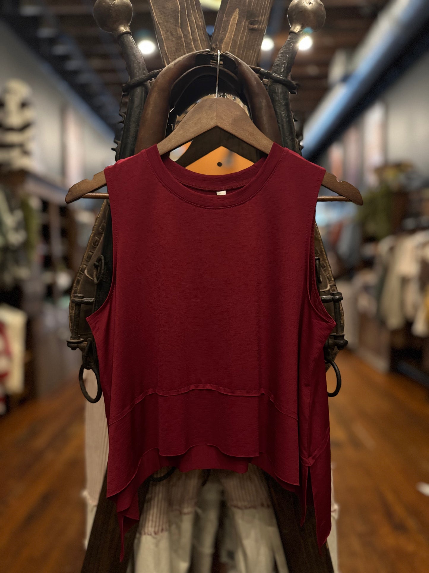 Worn Edge – Wine Shark Bite Tank