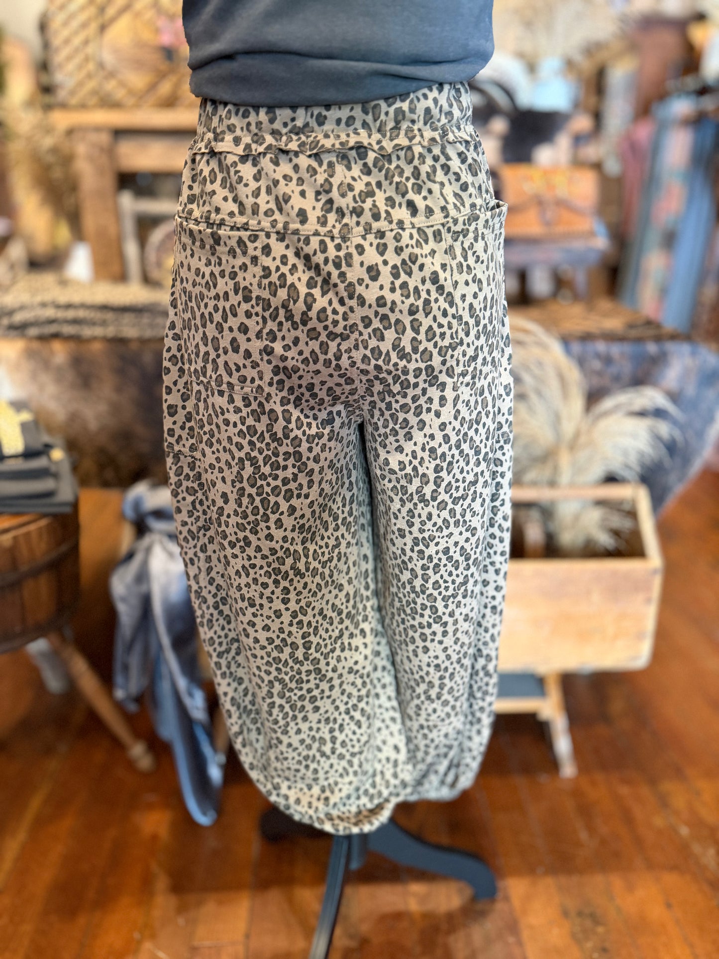 Barely Wild – Cheetah Joggers