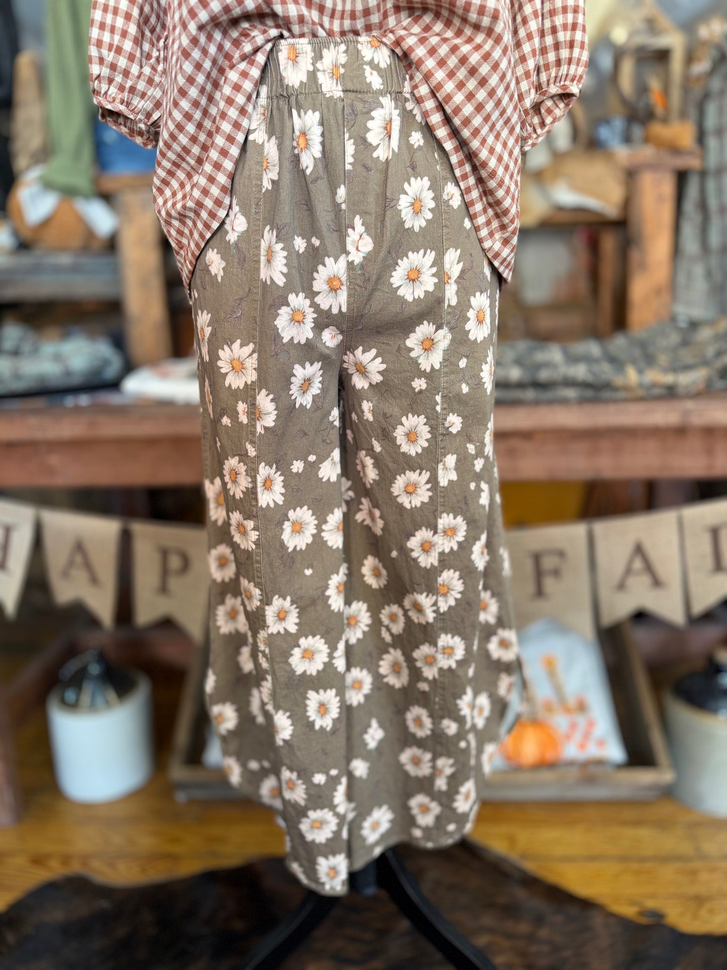 Daisy Patch – Mocha Floral Pants