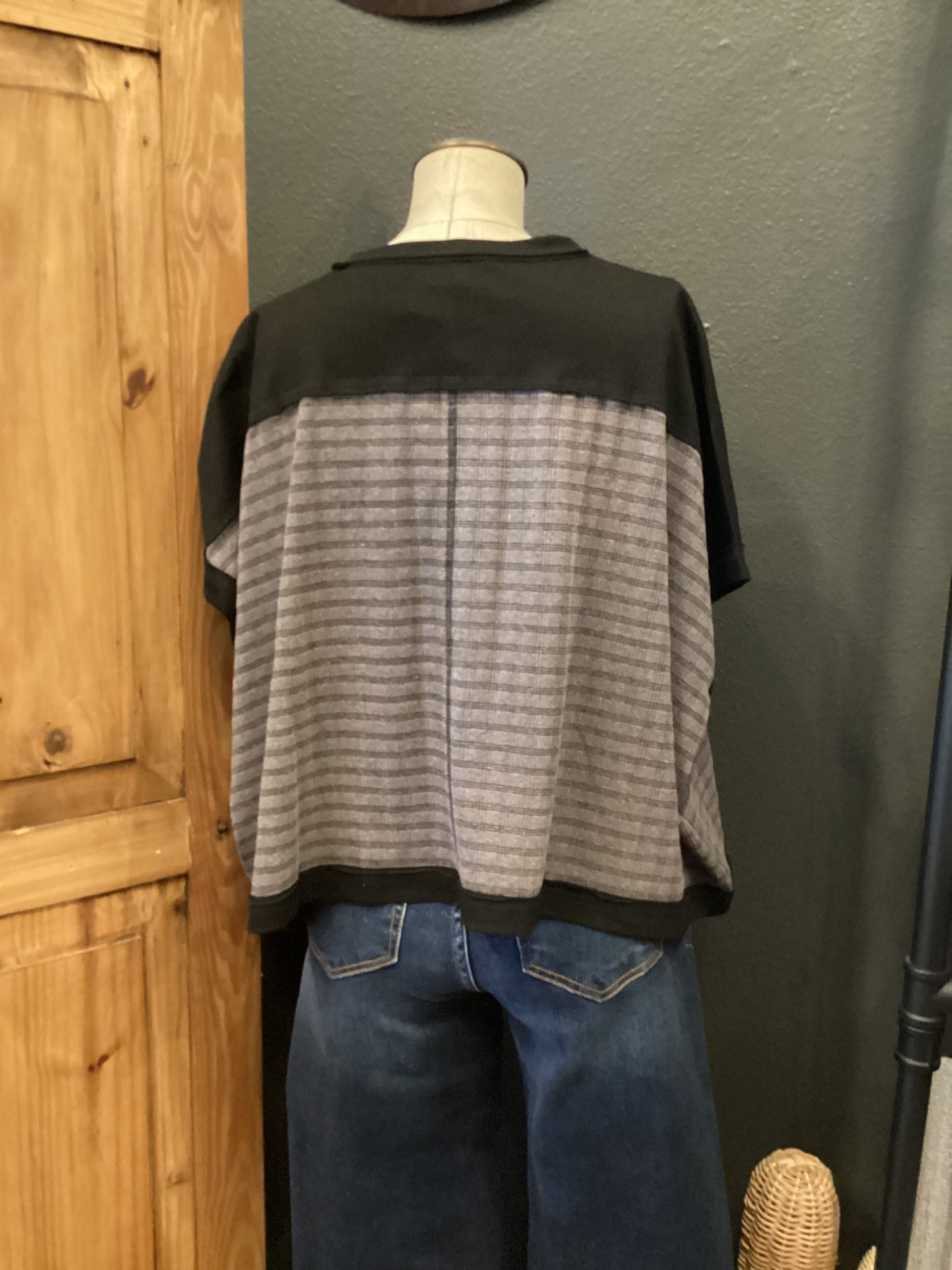 Off Grid – Ash Black Pocket Top
