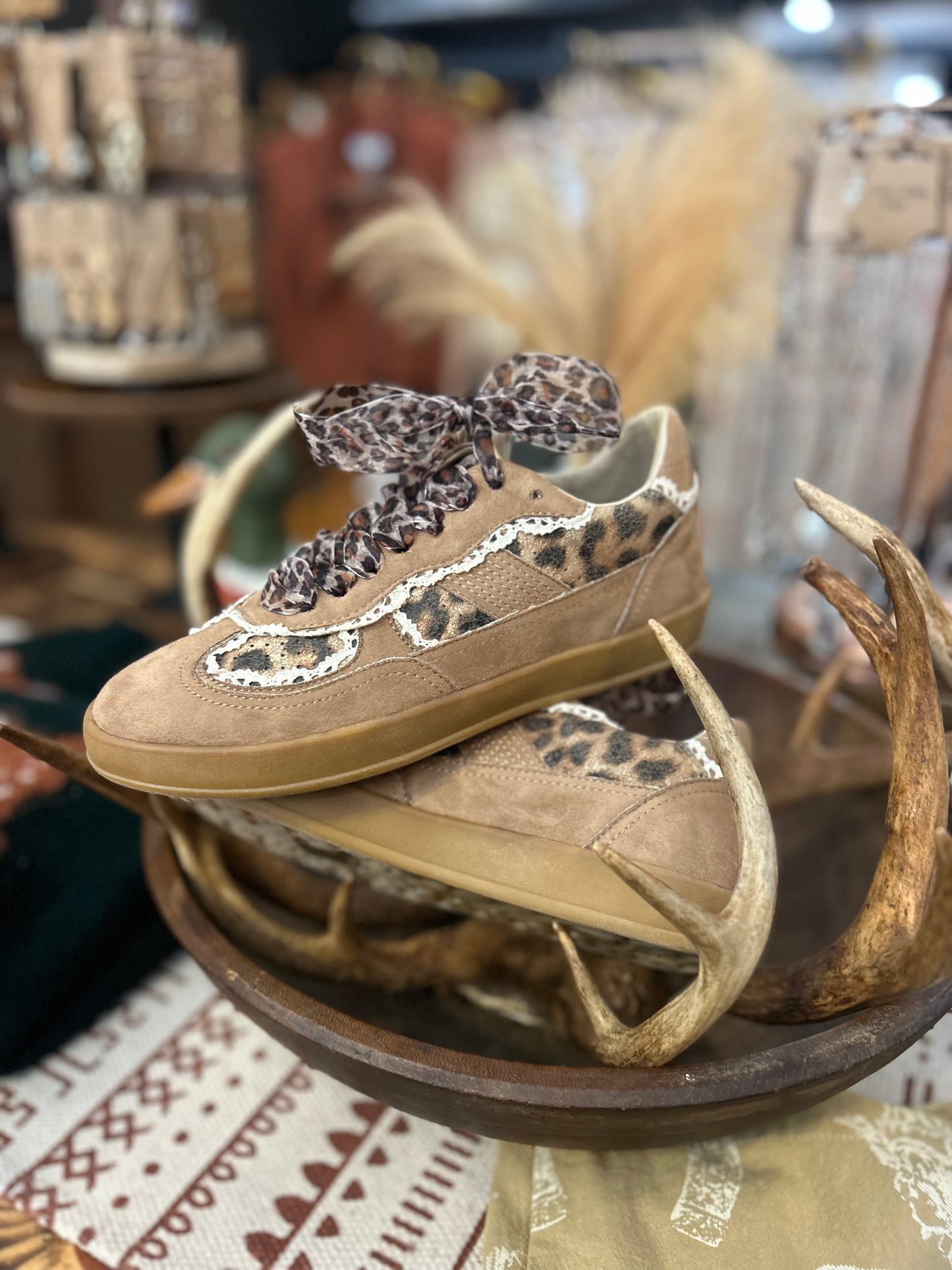 Leopard & Lace – Bow Sneaker