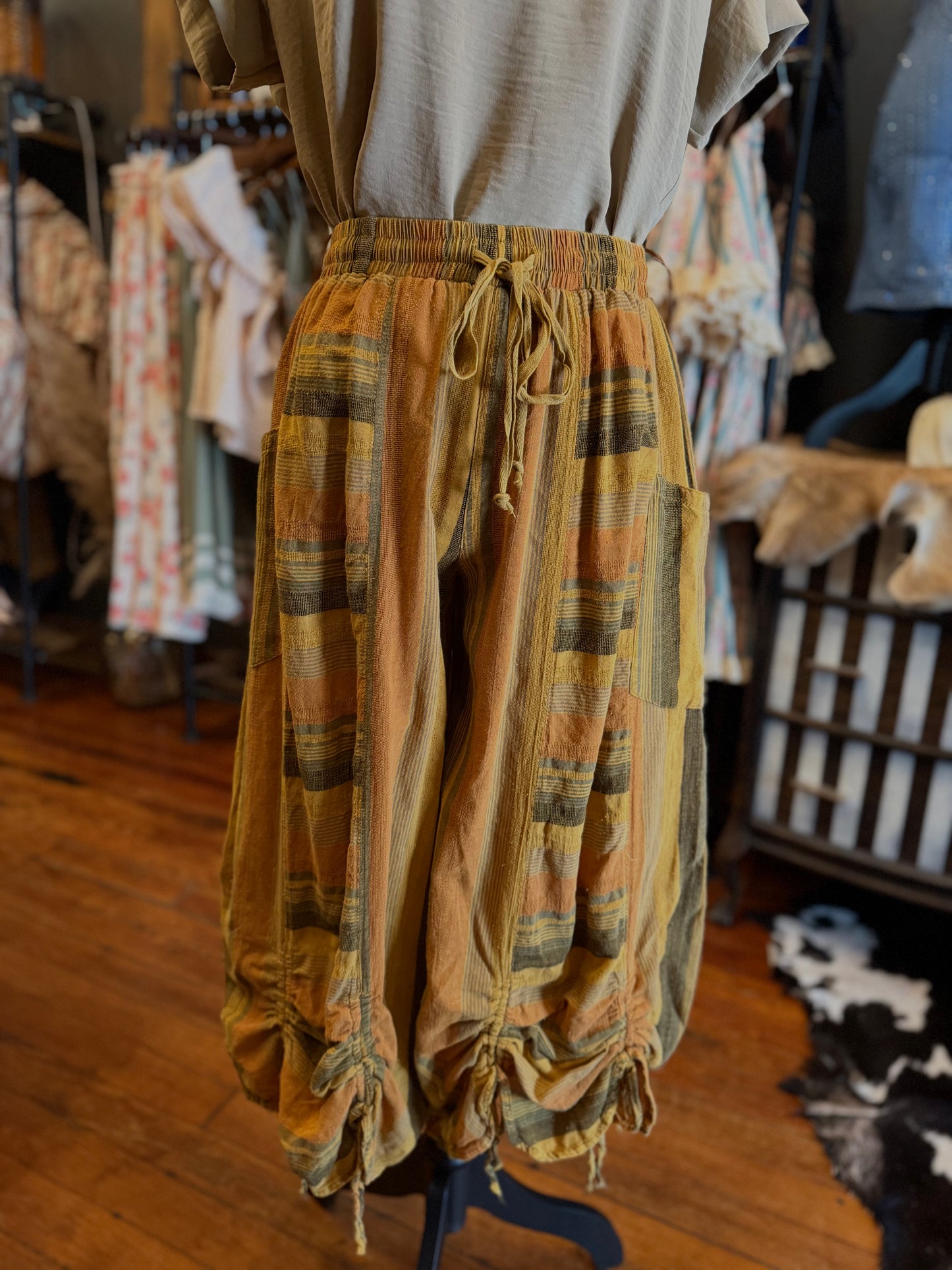 Dry Creek Trail – Ruched Pants