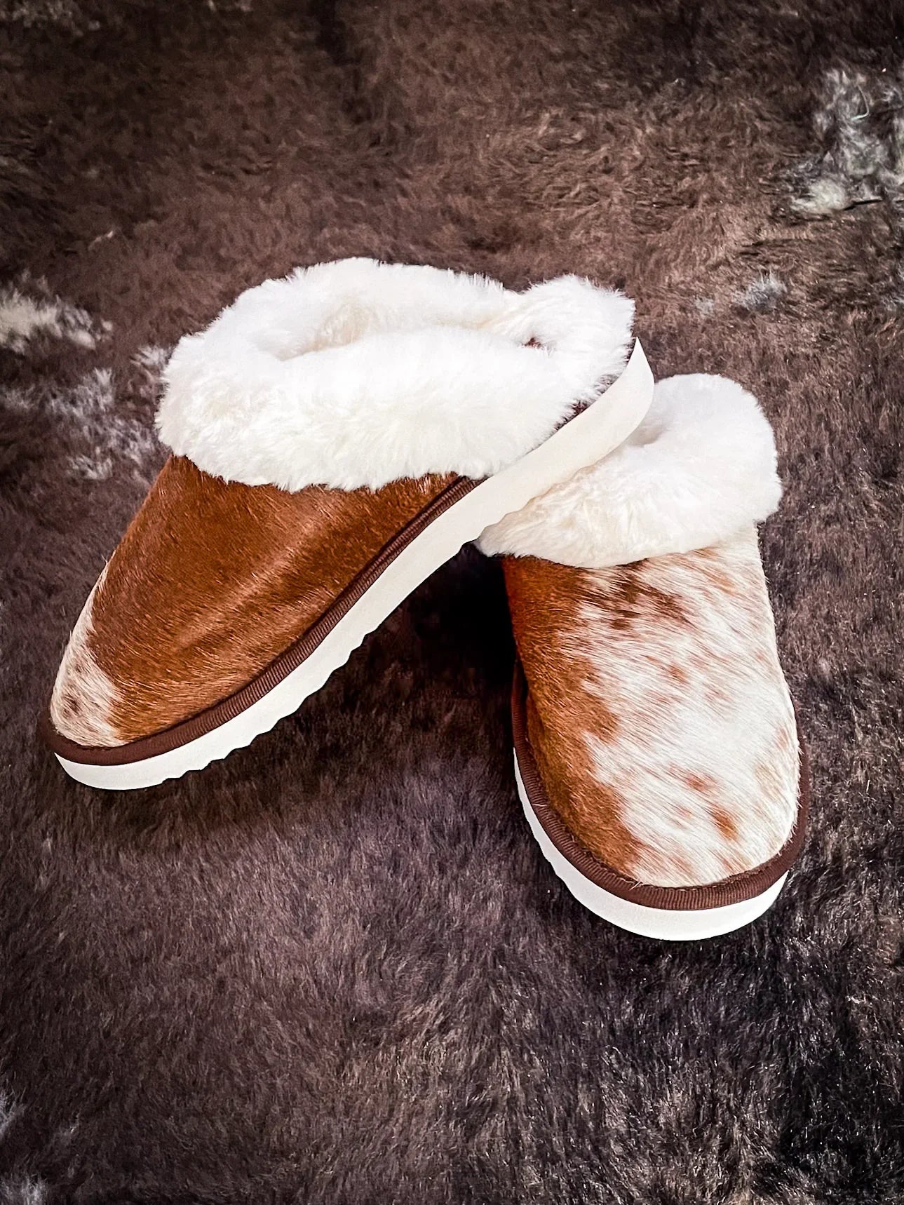 Cozy Cow - Cowhide Fur Slippers - Brown