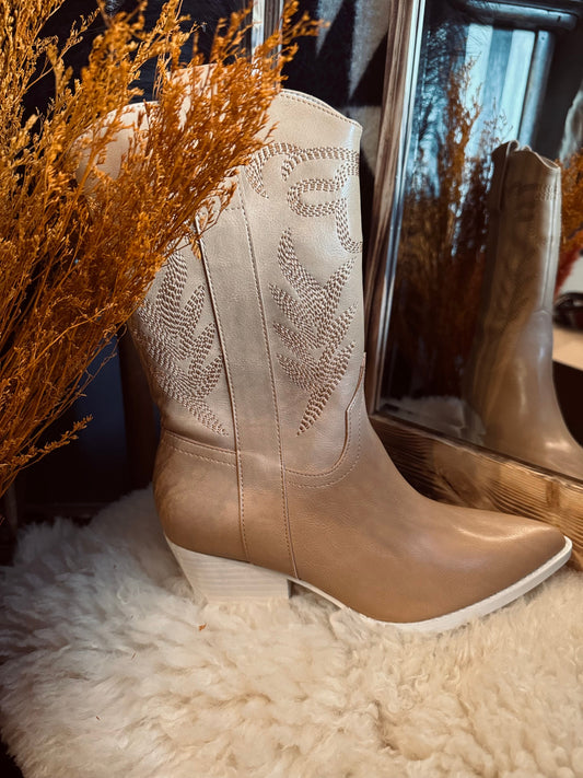 Dive Bar Babe - Tan Boots